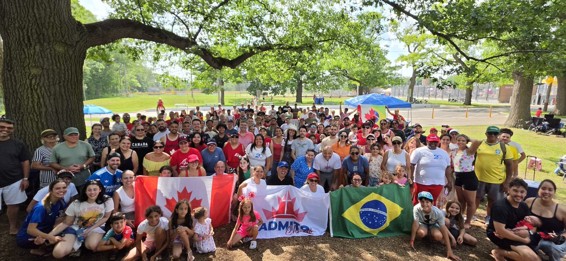 Comunhão e família ADMITO Church reunida ao ar livre